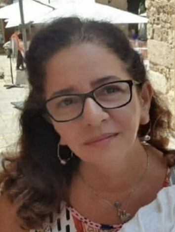 صورة من جالري الفنانة/ ميموزا العراوي (شجرةٌ من ربيعٍ أبديّ، ترسمُ الحياةَ حين تفيضُ بها) بقلم/ د. تاليا العراوي .. لبنان 